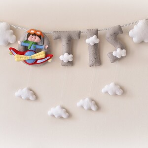 Banner de nombre de fieltro, decoración de guardería de Aviador con nubes, regalo personalizado, letras de fieltro para bebé, guirnalda con nombre de bebé para habitación infantil, nombre de fieltro personalizado