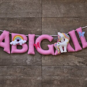Bandera del nombre del fieltro, decoración de la guardería del unicornio, regalo personalizado, carta de fieltro del bebé, habitación del niño, guirnalda del nombre del bebé, nombre del fieltro personalizado, hecho a pedido
