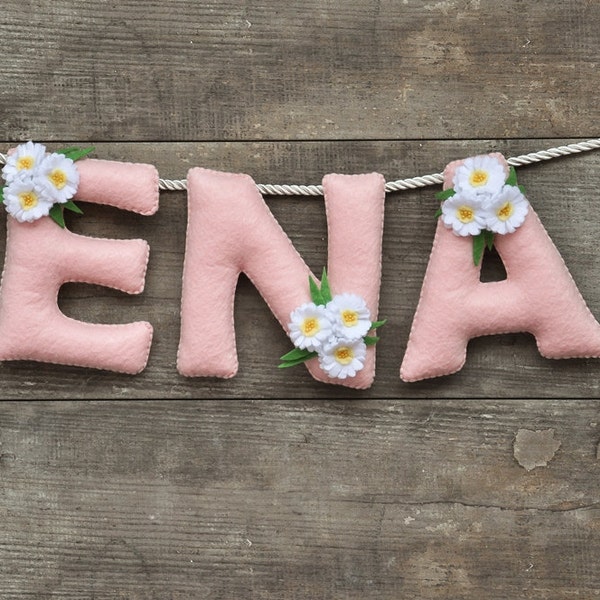 Felt name banner, Daisy flowers, nursery decor, personalized gift, baby felt letters, baby name garland, made to order, baby room decor