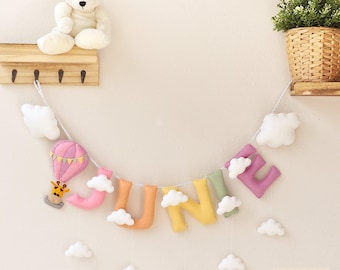 Décoration de chambre d'enfant, décoration de montgolfière, prénom de bébé, bannière prénom en feutre, art mural bébé, prénom fait sur mesure, cadeau de baby shower, décoration de bébé nuages