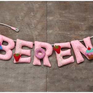 Banner de nombre de fieltro, decoración de guardería, regalo personalizado, regalo de bebé con letras de fieltro, guirnalda con nombre de bebé para habitación infantil, nombre de fieltro personalizado, HECHO A PEDIDO