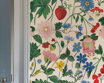 Strawberry Floral Peel and Stick Wallpaper, Vintage Botanical Wall Decor PV054