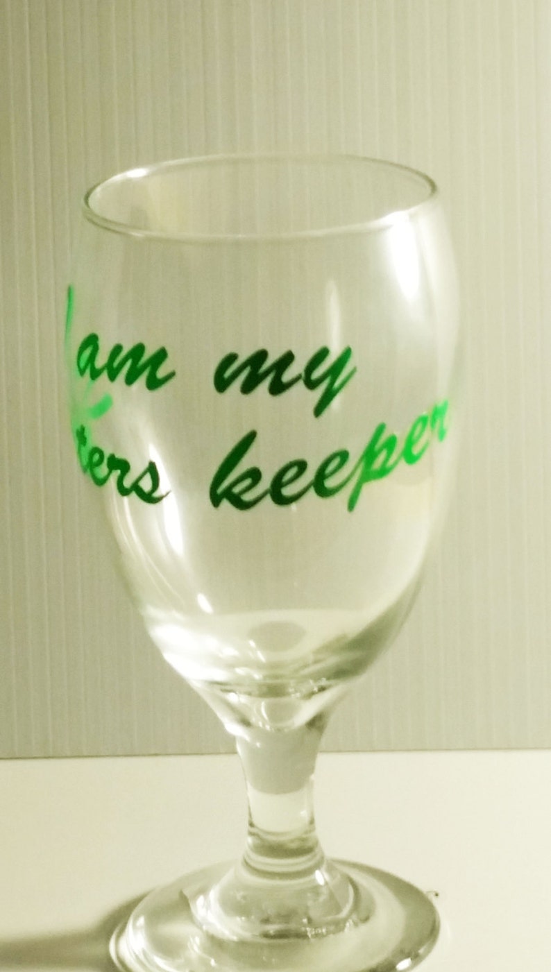 Wine glass with Vinyl Lettering Etsy.de