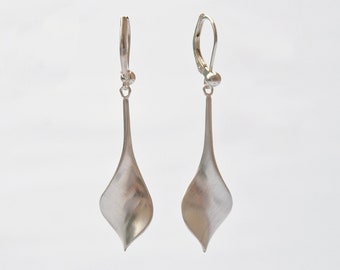 Light silver dangling earrings, plant inspiration, sculpture jewelry, Georg Jensen style