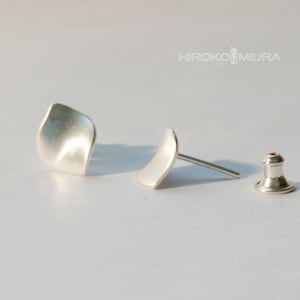 Ready to ship Mini silver LEAF earrings HIROKO image 4