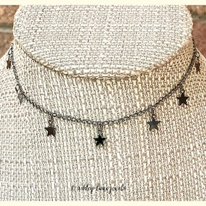Gunmetal Dangling Star Choker Necklace  - All Black 90&#39;s Vibes Jewelry
