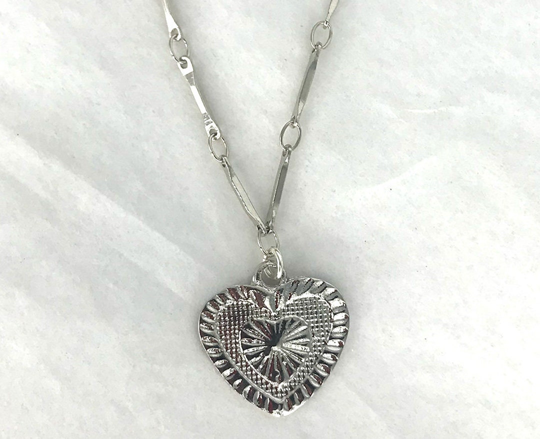 ブレスレット LESS IS MORE silver heart necklace SILVERY HEARTBEAT Pendant Necklace * Textured & Shiny Silver