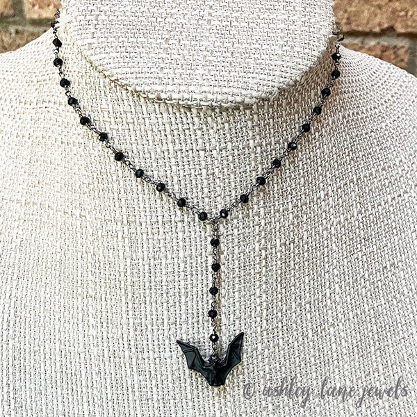Collar en Y de murciélago negro de A LITTLE BATTY * Lariat gótico con cuentas * Joyería gótica caprichosa