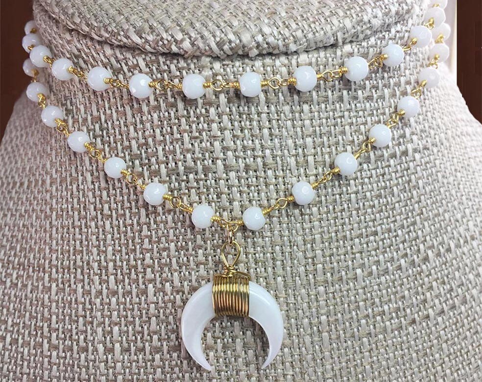 DOUBLE ARIZONA White Beaded Double Choker with White Double Horn Pend…