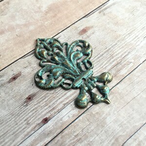 2 pieces hand painted Fleur de Lis filigree stampings, faux patina color over antique bronze tone metal, vintage design, 35x50mm,