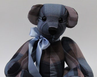Orso del ricordo realizzato con indumenti. Tre misure disponibili. Orsacchiotto ricordo. Spedizioni dal Canada.