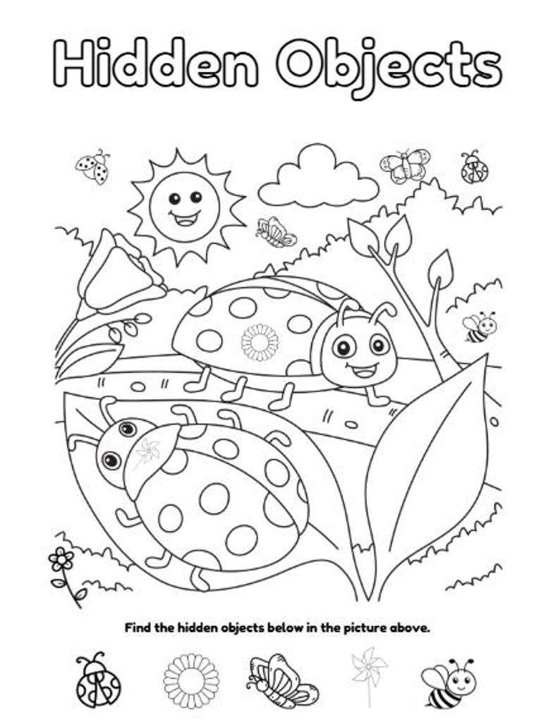 Puede incluir: Ilustraci&oacute;n en blanco y negro de una p&aacute;gina de actividad "Objetos ocultos". La imagen presenta un sol sonriente, nubes, mariposas, abejas y mariquitas. El texto en la parte superior dice "Objetos ocultos" y en la parte inferior, "Encuentra los objetos ocultos debajo en la imagen de arriba."