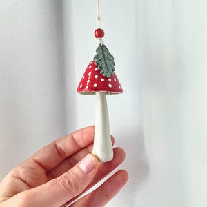 陶器製の小さなキノコ｜ガーデンベル｜屋外装飾｜陶器製の風鈴