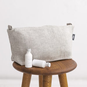 Grande trousse de maquillage en lin blanc pour les voyages et la salle de sport. Trousse de toilette avec fermeture éclair pour femme et homme. Trousse à cosmétiques lavable et respectueuse de l'environnement. 3 couleurs