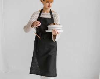 Schwarze Leinen-Kochschürze zum Kochen, Backen, Grillen. Verstellbare natürliche Küchenschürze mit Taschen für Männer, Frauen und plus größe freundlich