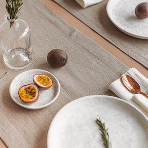 Natural linen table runner by Thing Stories – a perfect accent for rustic weddings, Thanksgiving Day table settings, and cozy Christmas decor. Its neutral tone and organic texture bring warmth to holiday dinners, birthday celebrations, or Mother’s Day brunch. Timeless, elegant, and eco-friendly.