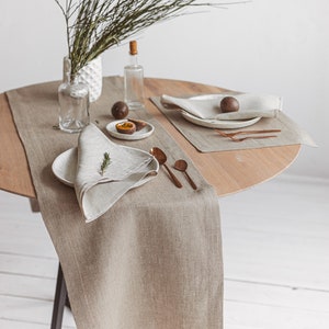 Chemin de table long en lin naturel pour mariage, vacances, ferme. Chemin de table gris pour cadeau de pendaison de crémaillère rustique et moderne. Différentes couleurs, tailles