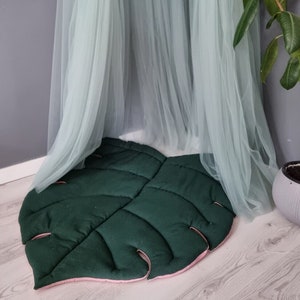 Monstera play mat emerald - leaf linen rag rug, tummy time mat Baby shower gift, kids infant floor mat, children's activity boy girl green