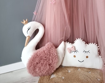 Personalisiertes Bettwäscheset – Kissen Schwan, individuelle Wolke, optionale Babybettdecke mit gesticktem Namen, Geschenk zur Babyparty, personalisiertes Geschenk