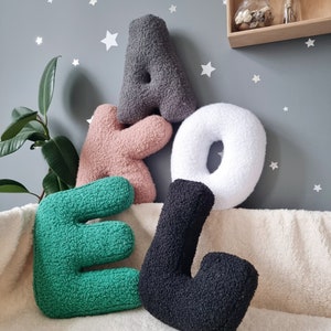 Letra de almohada del alfabeto Boucle, almohada decorativa, almohada personalizada para niños, cojín inicial, decoración de la guardería, monograma, regalo de la ducha del bebé
