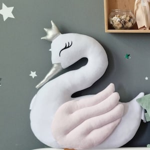 Prinzessin Kissen Schwan, Dekokissen, hellrosa mit Gold oder Silber, Kissen Babyparty Geschenk. Babyzimmerdekoration, Kinderzimmerdekoration, Kinderbett