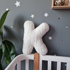 Almohada con alfabeto bouclé, letra personalizada, almohada infantil blanca, cojín con la letra inicial K, decoración infantil, almohadas decorativas con monograma