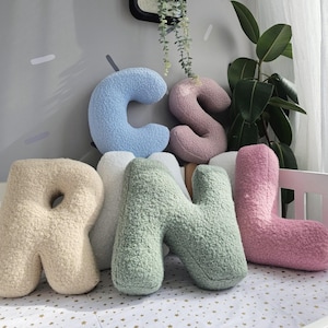 Letras de almohada decorativas, cojines, almohada de bebé personalizada, regalo de bebé personalizado, regalo de baby shower, decoración de guardería, cumpleaños de bebé