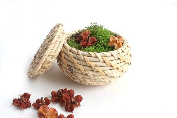 Woven Wicker Basket With Lid Small Round