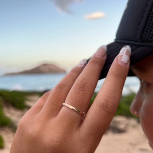 14k ゴールドフィルドリング サイズ 7、8、9、10、11、12、13、14、15 - 中指リング、人差し指リング、ステートメントリング ハンマー仕上げ