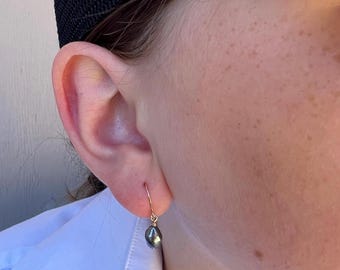 Pendientes colgantes de perlas Keshi de Tahití / Oro laminado de 14k
