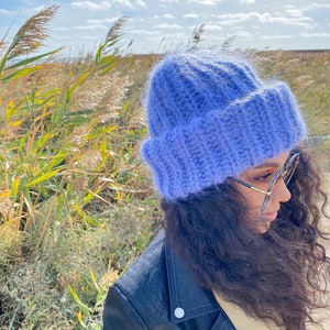 Gorro de invierno de mohair azul para mujer Gorro azul Gorros de punto esponjosos Accesorios de invierno Mohair azul Regalo para ella