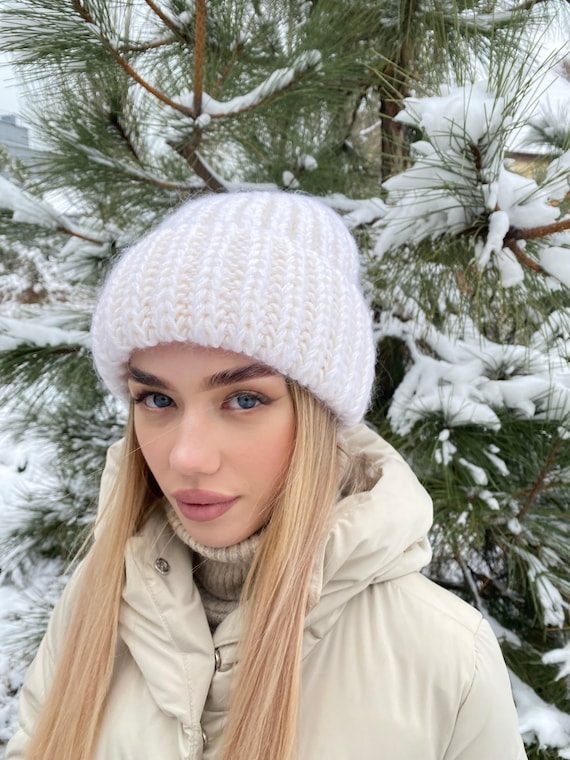ホワイトモヘアウールチャンキーニット帽レディース手編みボリューム