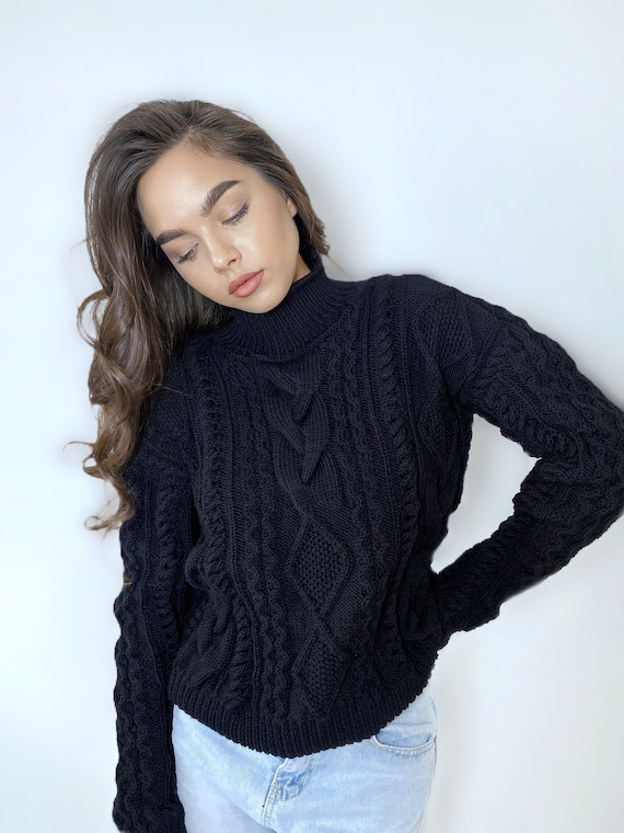 Handgestrickter Pullover aus weicher Grobstrick