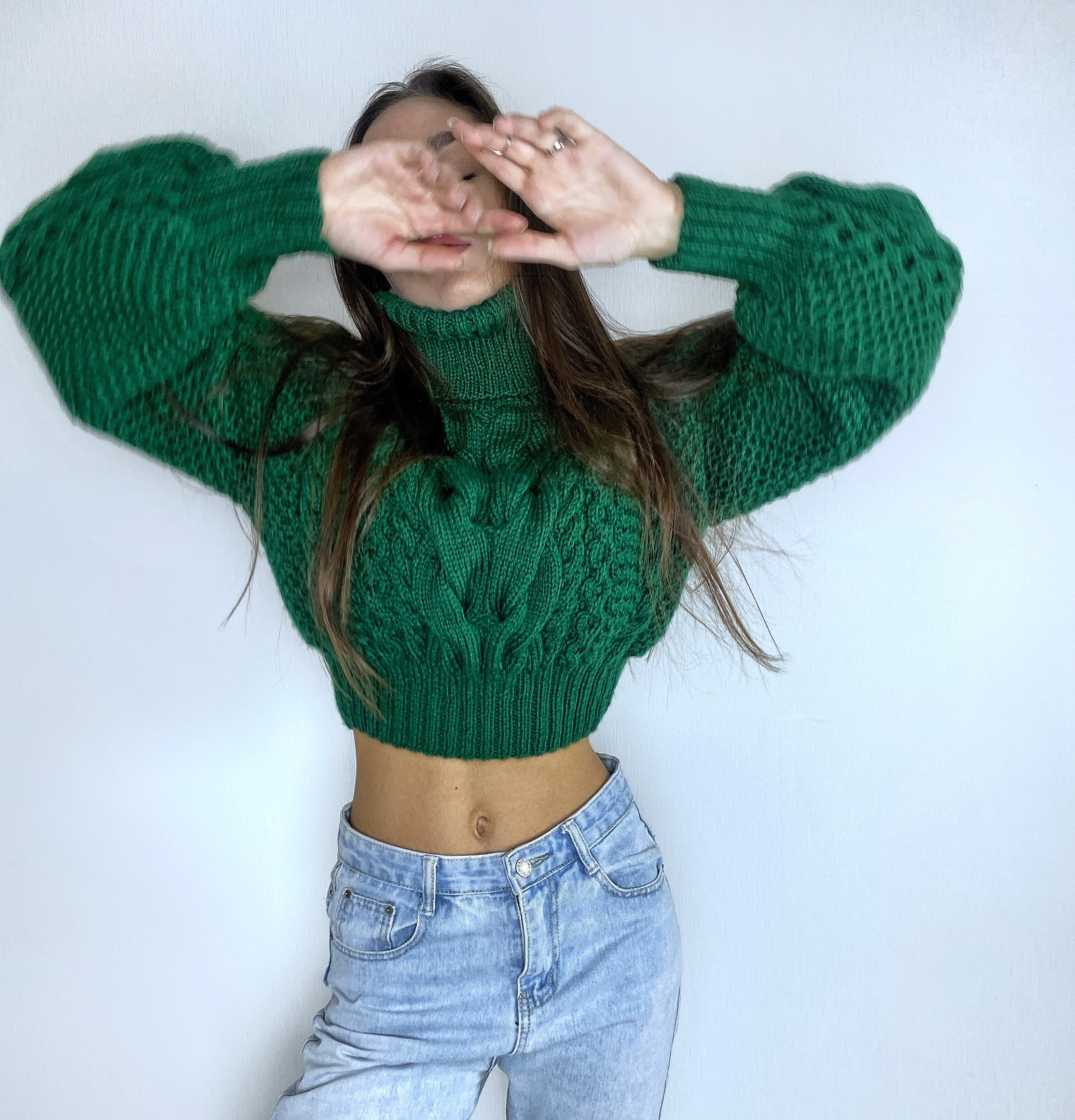 Maglione con Trecce in rilievo - Schemi per lavori a maglia gratis