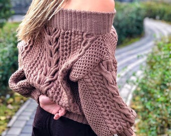 ケーブル編みのオフショルダーキャラメルセーター、レディースアラン