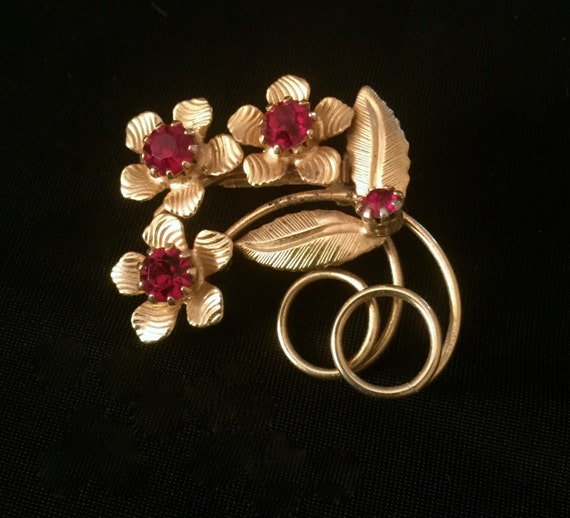 Fabulous 40's Ruby Stone Brooch VG2327