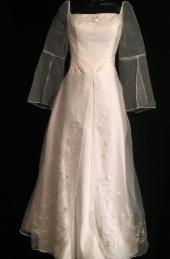 Renaissance Style White Wedding Gown VG155 | Etsy