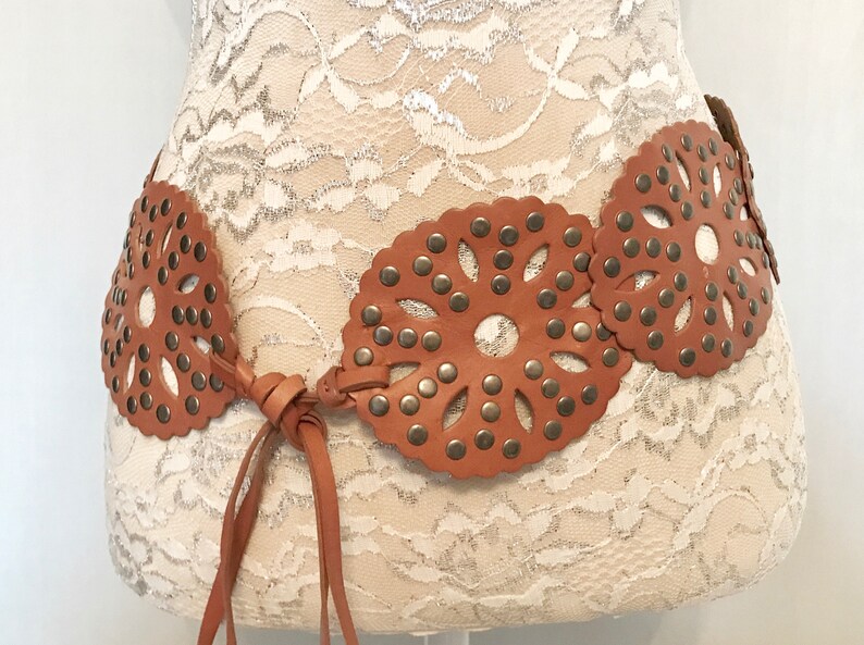 70s Brown Leather Studded Circle Belt VG3273
