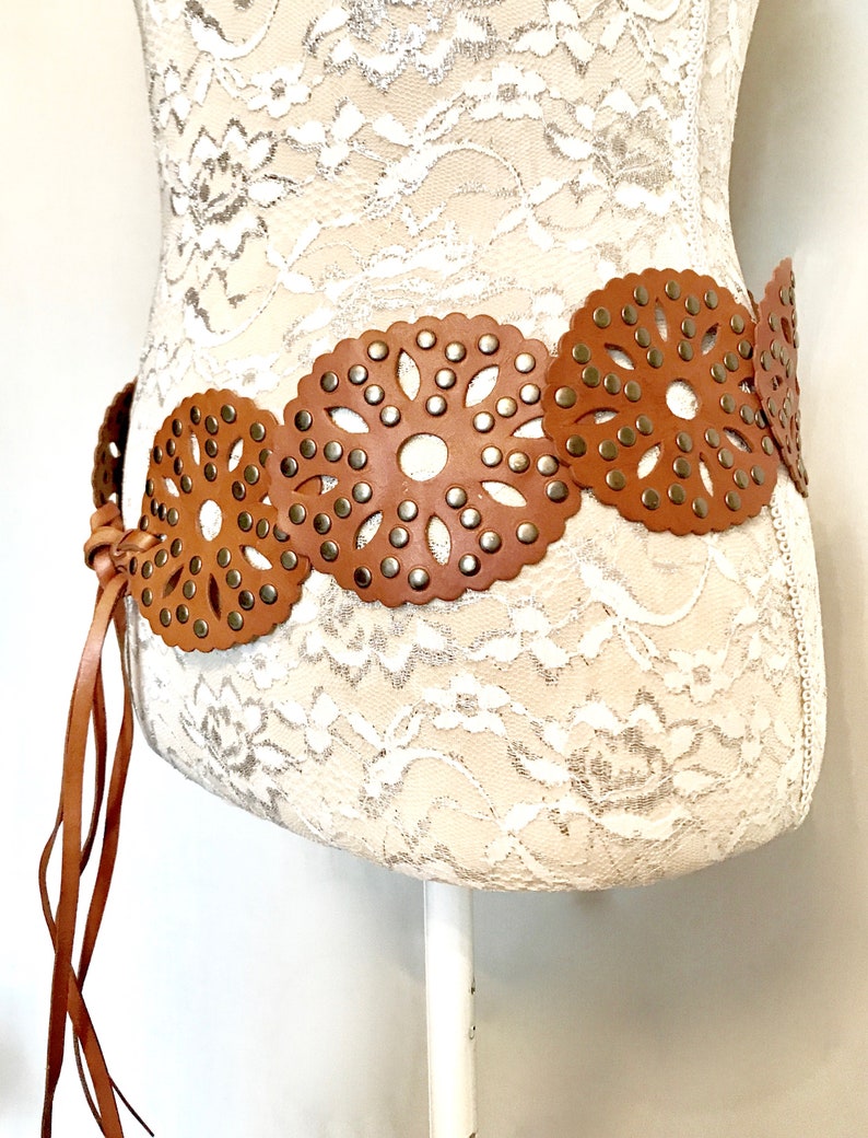 70s Brown Leather Studded Circle Belt VG3273