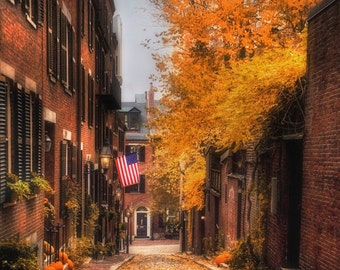 Acorn Street at night, in Beacon Hill, Boston, Massachusetts Stock Photo -  Alamy