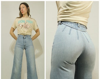 24W 1970s Vintage Light Denim Star Burst Highrise Bell Bottoms