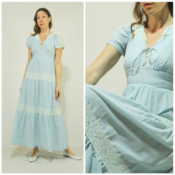 Xs Vintage 1970s Blue Cotton Prairie dress with Floral Lace Panels and a Tiered A-Line Sweep