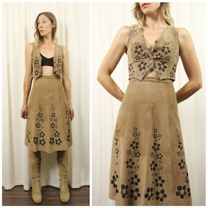 Xxs. Vintage 1970s Tan & Black Flower Power Patterned Two Piece Skirt Set // Crop Vest and  Matching Midi Skirt