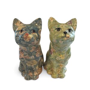 Vintage bloemen decoupage keramische kat | Blauw volkskunstbeeldje | Cottagecore-decor | Jaren 70-80 afbeelding 6