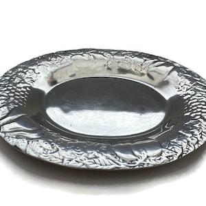 Plato ovalado de peltre para servir / Con fruta tallada y borde de vid / Plato decorativo grande para su mesa / Vajilla / Vajilla / Vajilla