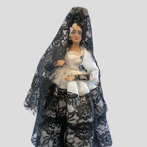 Spanish Señorita Doll by Muñecos Carselle | Ornate Collectible Doll in Lovely Satin and Lace Gown | Mexican Dolls | Retro Doll