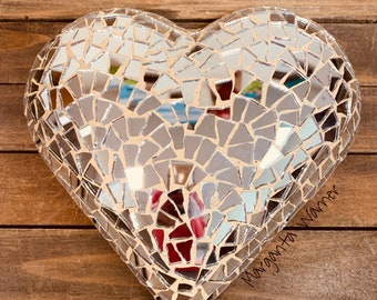 Coeur en mosaïque de verre, décoration murale.