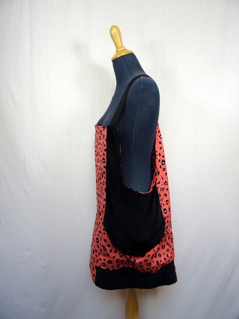 Robe salopette femme en velours côtelé motif léopard avec queue de pie image 7