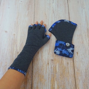 Original adult mittens with vintage flower pattern 1- fleur bleu/gris