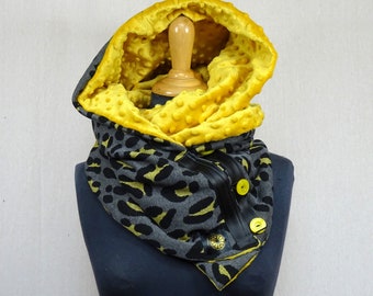 Very warm women's hooded scarf with flower, leopard or geometric patterns